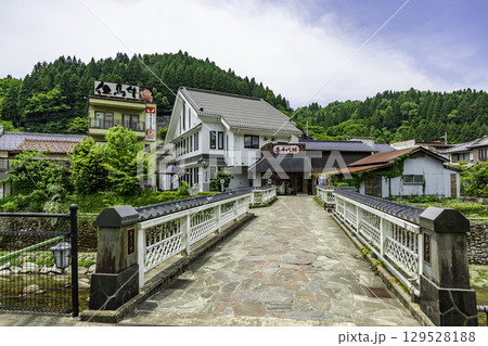 湯村温泉 夢千代館と夢千代橋 兵庫県新温泉町 湯村温泉 夢千代館と夢千代橋 兵庫県新温泉町 129528188