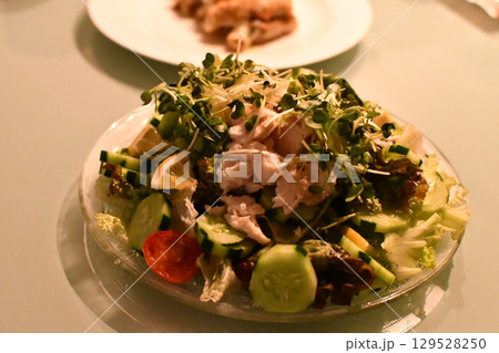 美味しいサラダ 129528250