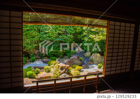 【京都風景】退蔵院 枯山水と池泉回遊式の優美な2種類の庭園 【京都風景】退蔵院 枯山水と池泉回遊式の優美な2種類の庭園 129529233