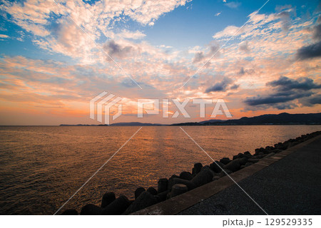 海に沈む夕日 海に沈む夕日 129529335