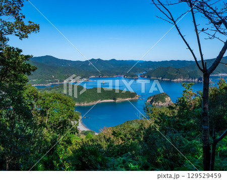 南伊勢町の鵜倉園地展望台から見たリアス式海岸の風景 129529459