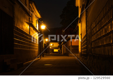 冬の岡山県倉敷市 夜の倉敷美観地区 冬の岡山県倉敷市 夜の倉敷美観地区 129529560