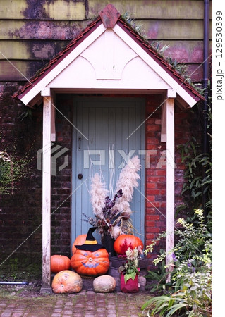 ハロウィンの大きなカボチャ 129530399