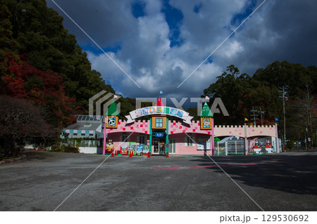 レトロな遊園地 レトロな遊園地 129530692