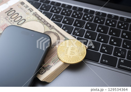 仮想通貨と現金 129534364