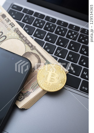 仮想通貨と現金 129534365