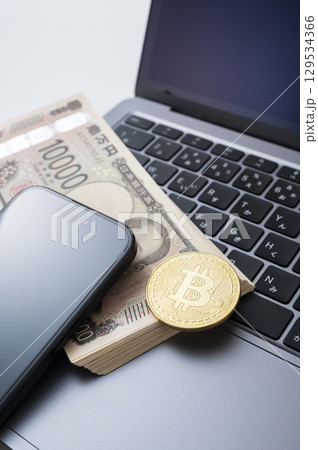仮想通貨と現金 129534366
