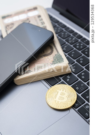 仮想通貨と現金 仮想通貨と現金 129534368