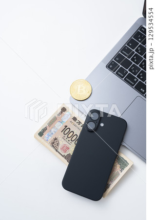 仮想通貨と現金 129534554