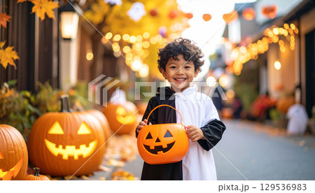 ハロウィンの仮装をした子供（AI生成画像） 129536983