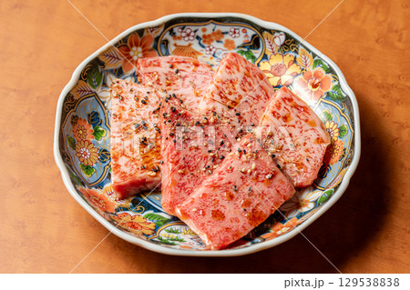 おいしい黒毛和牛の焼肉 129538838