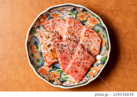 おいしい黒毛和牛の焼肉 129538839