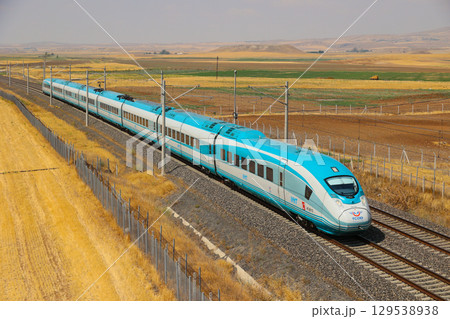 線路を走るトルコ高速鉄道HT80000型 129538938