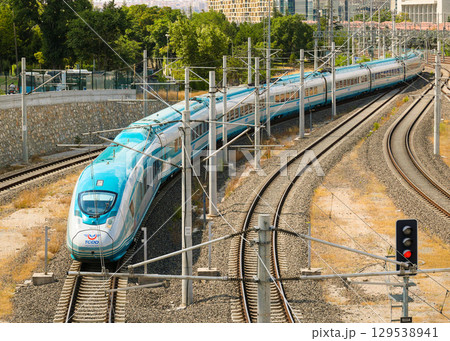 アンカラ駅に入線するトルコ高速鉄道YHT アンカラ駅に入線するトルコ高速鉄道YHT 129538941