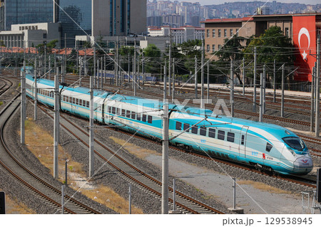 アンカラ駅に入線するトルコ高速鉄道 アンカラ駅に入線するトルコ高速鉄道 129538945