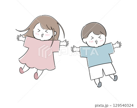 両手を広げる女の子と男の子セット 両手を広げる女の子と男の子セット 129540324