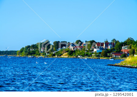 北欧のデンマーク王国 コペンハーゲン近郊の大聖堂の街ロスキレ市 ロスキレフィヨルドの景色 北欧のデンマーク王国 コペンハーゲン近郊の大聖堂の街ロスキレ市 ロスキレフィヨルドの景色 129542001