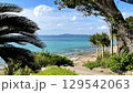 青い海と広がる空 南国の絶景風景 沖縄県 津堅島 129542063