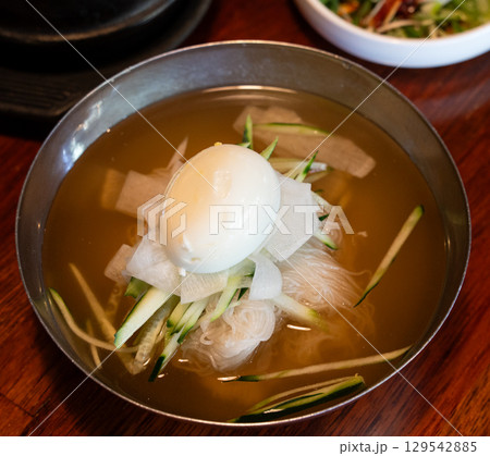 冷麺 ひやむぎ 冷やし素麺 129542885