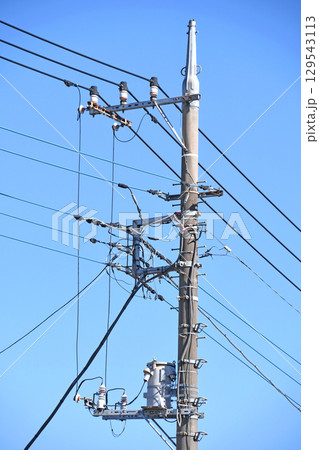 電柱と電気設備 129543113
