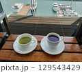 港の見えるテラスでのお茶 129543429