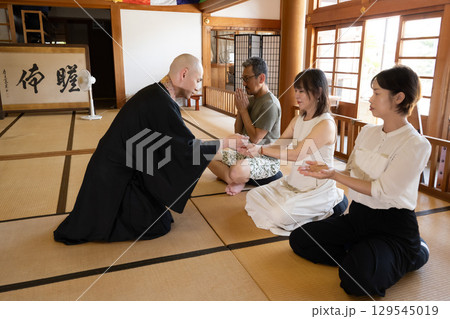 説法を受けるお遍路御一行 愛知県 知多 岩屋寺 説法を受けるお遍路御一行 愛知県 知多 岩屋寺 129545019