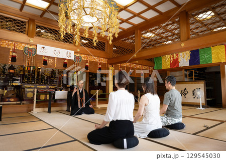 説法を受けるお遍路御一行 愛知県 知多 岩屋寺 説法を受けるお遍路御一行 愛知県 知多 岩屋寺 129545030