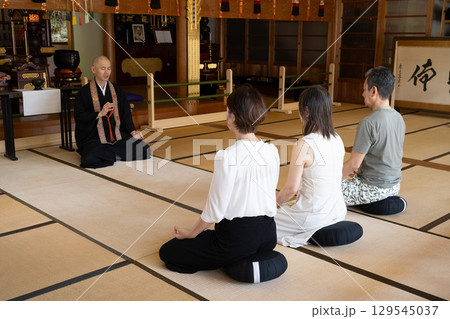 説法を受けるお遍路御一行　愛知県　知多　岩屋寺 129545037