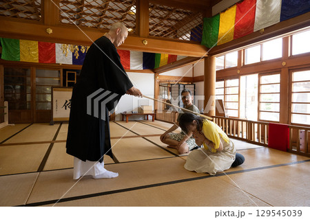 説法を受けるお遍路御一行 愛知県 知多 岩屋寺 説法を受けるお遍路御一行 愛知県 知多 岩屋寺 129545039