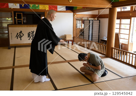 説法を受けるお遍路御一行 愛知県 知多 岩屋寺 説法を受けるお遍路御一行 愛知県 知多 岩屋寺 129545042