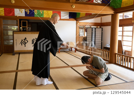 説法を受けるお遍路御一行 愛知県 知多 岩屋寺 説法を受けるお遍路御一行 愛知県 知多 岩屋寺 129545044