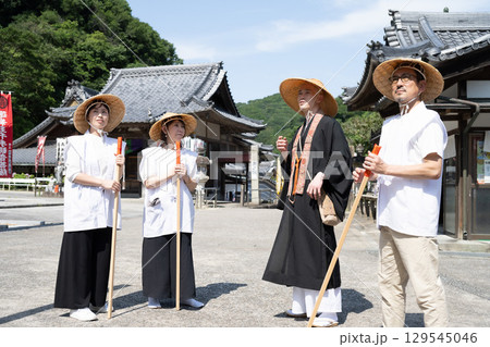 説法を受けるお遍路御一行　愛知県　知多　岩屋寺 129545046