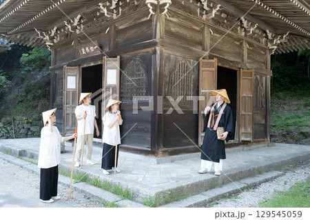 説法を受けるお遍路御一行 愛知県 知多 岩屋寺 説法を受けるお遍路御一行 愛知県 知多 岩屋寺 129545059