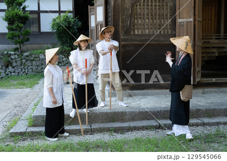 説法を受けるお遍路御一行　愛知県　知多　岩屋寺 129545066
