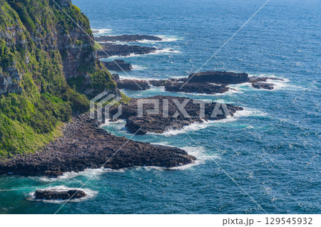 【長崎県生月島】最果ての大バエ灯台から見る海 129545932