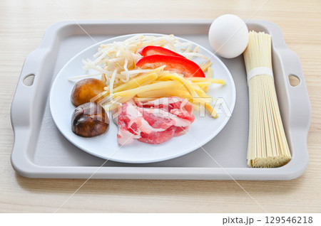 インスタントラーメンで作る酸辣湯麺 129546218