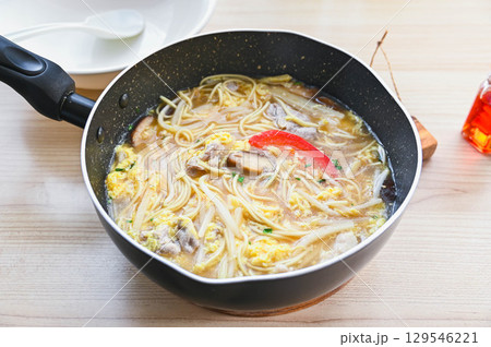 フライパンで作る酸辣湯麺 129546221