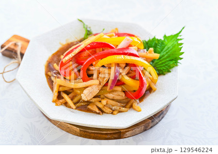 カラフルなチンジャオロース風 129546224