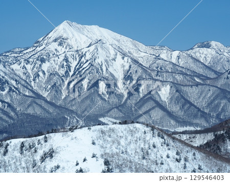 冬の飯縄山から望む高妻山 冬の飯縄山から望む高妻山 129546403
