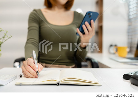 woman plan and reminder, schedule, event planning.calendar concept. 129546523