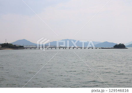 香川県三豊市三野町の海上に浮かぶ子供の守り神「津嶋神社」（夏季大祭） 129546816