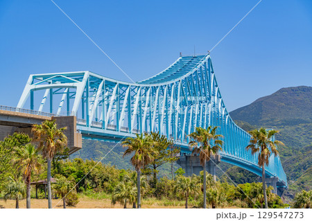 【長崎県生月島】南国風な生月大橋 129547273