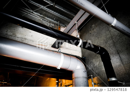 構造天井と配管 129547818