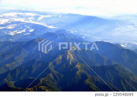 仙丈ヶ岳～甲斐駒ヶ岳～北岳～間ノ岳周辺を望む【2025.7】 129548095