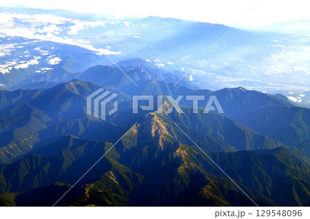 仙丈ヶ岳~甲斐駒ヶ岳~北岳~間ノ岳周辺を望む【2025.7】 仙丈ヶ岳~甲斐駒ヶ岳~北岳~間ノ岳周辺を望む【2025.7】 129548096