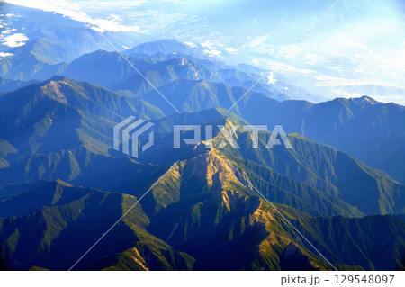 仙丈ヶ岳～甲斐駒ヶ岳～北岳～間ノ岳周辺を望む【2025.7】 129548097