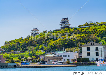 【長崎県平戸島】平戸港から見る平戸城 129548380