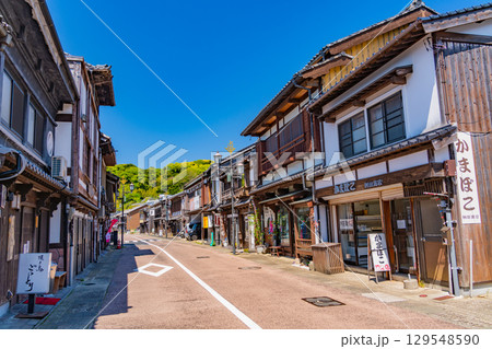 【長崎県平戸島】レトロ感溢れる平戸の通り 【長崎県平戸島】レトロ感溢れる平戸の通り 129548590