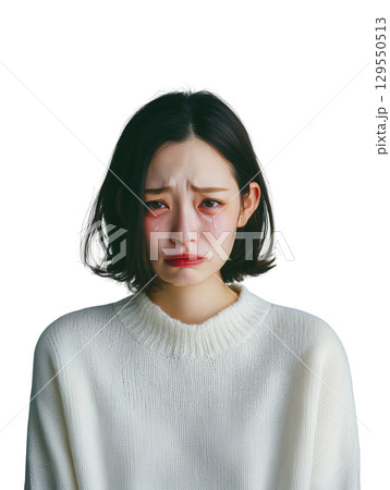 泣き顔の若い日本女性（背景透過PNG）／感情表現・涙・悲しみ 129550513