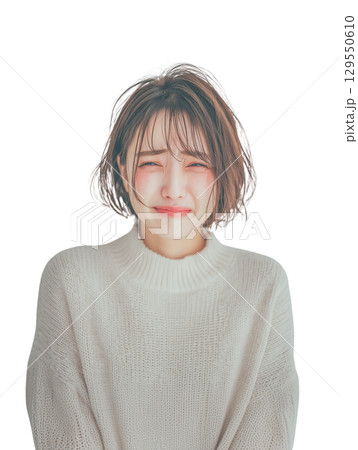 泣き顔の若い日本女性（背景透過PNG）／感情表現・涙・悲しみ 129550610